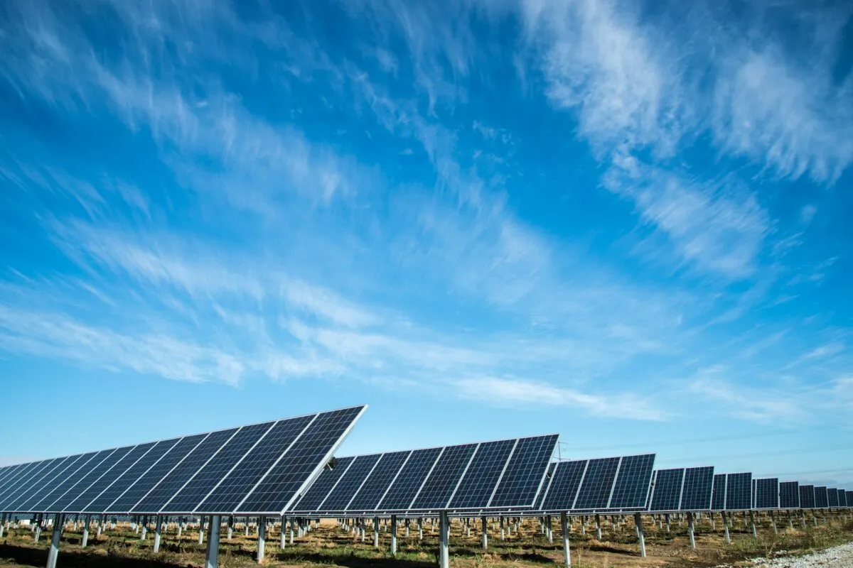 A energia solar oferece benefícios expressivos e permite reduzir significativamente os custos com eletricidade A energia solar oferece benefícios expressivos e permite reduzir significativamente os custos com eletricidade