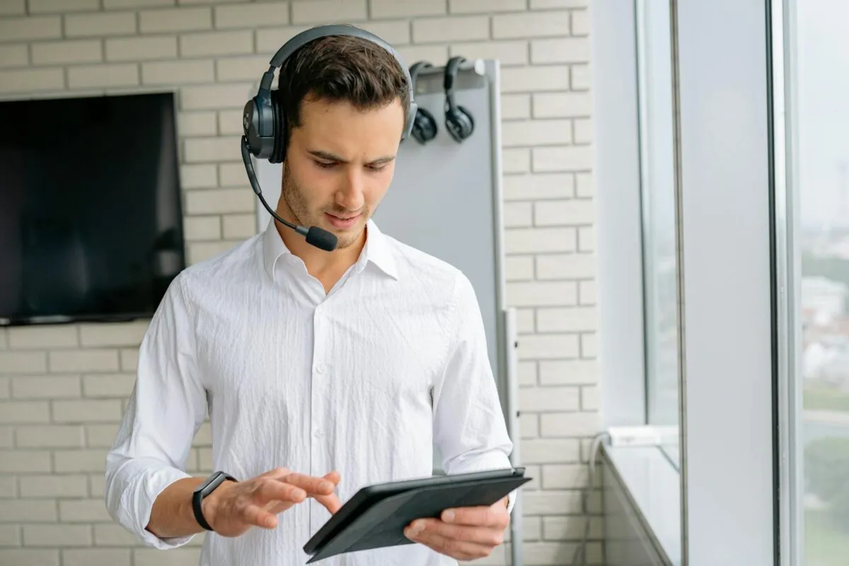 Como um bom headset pode melhorar suas reuniões online Como um bom headset pode melhorar suas reuniões online
